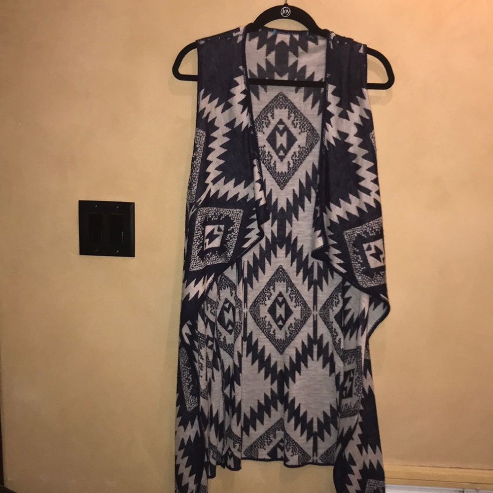 Comfortable stylish Vest! WORN THREE TIMES